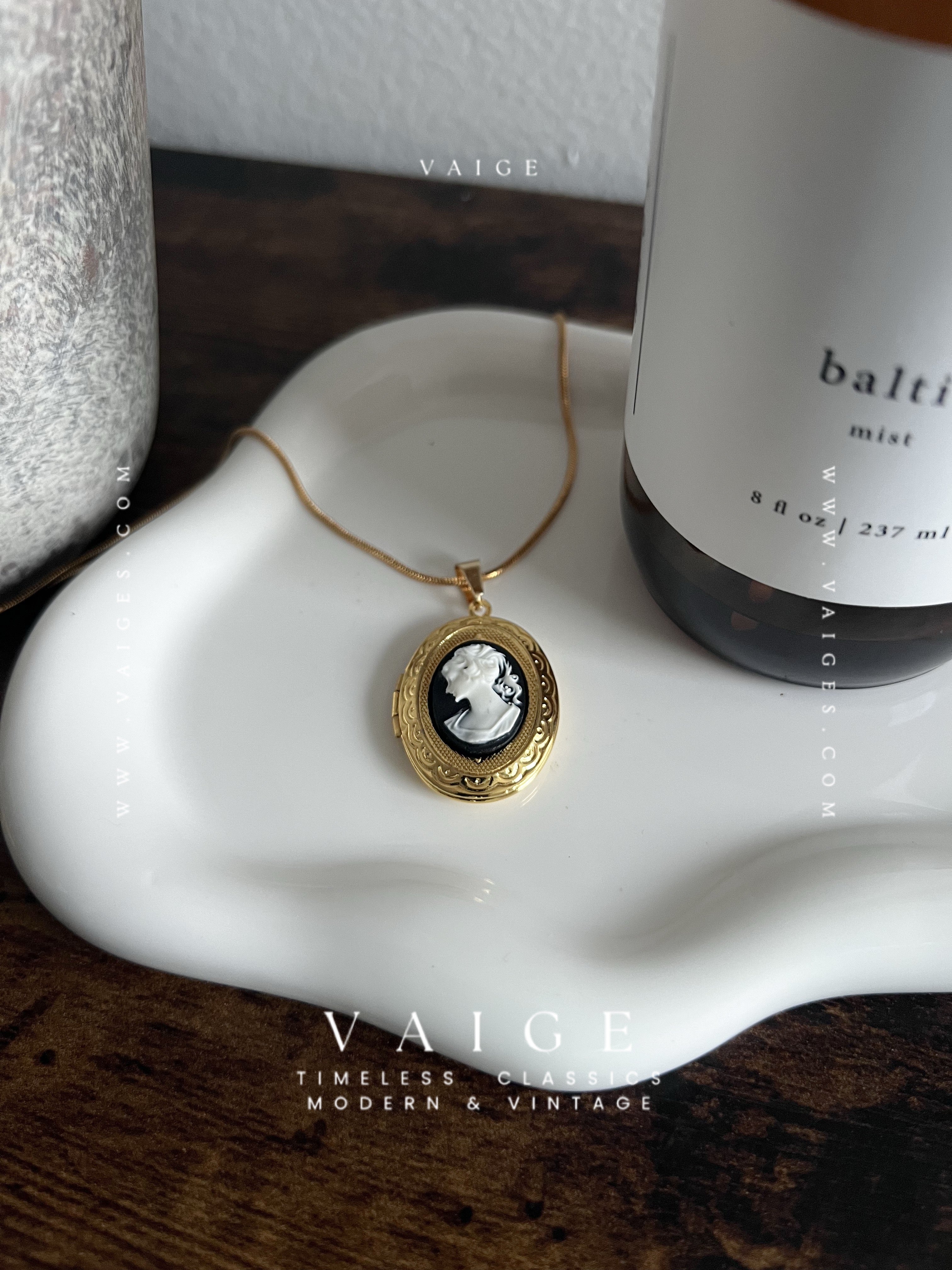 VAIGE Cameo lady portrait gold stainless steel locket necklace